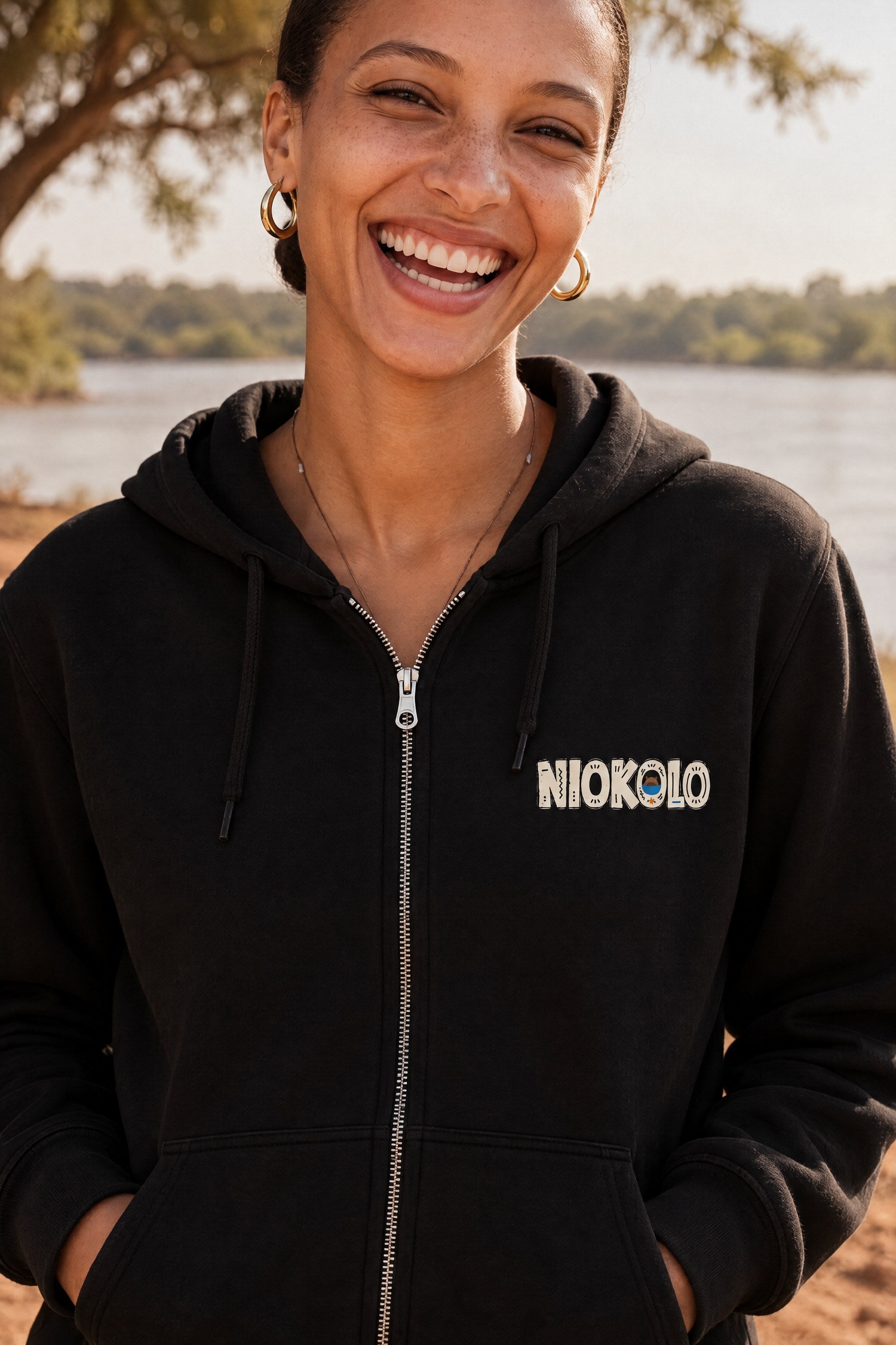 Niokolo Logo Zip Hoodie, porté, photoshoot Niokolo-Koba, 16 septembre 2026