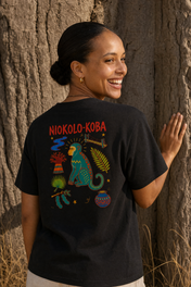 Niokolo-Koba Back Print Tee — portée de dos, photoshoot, sur place