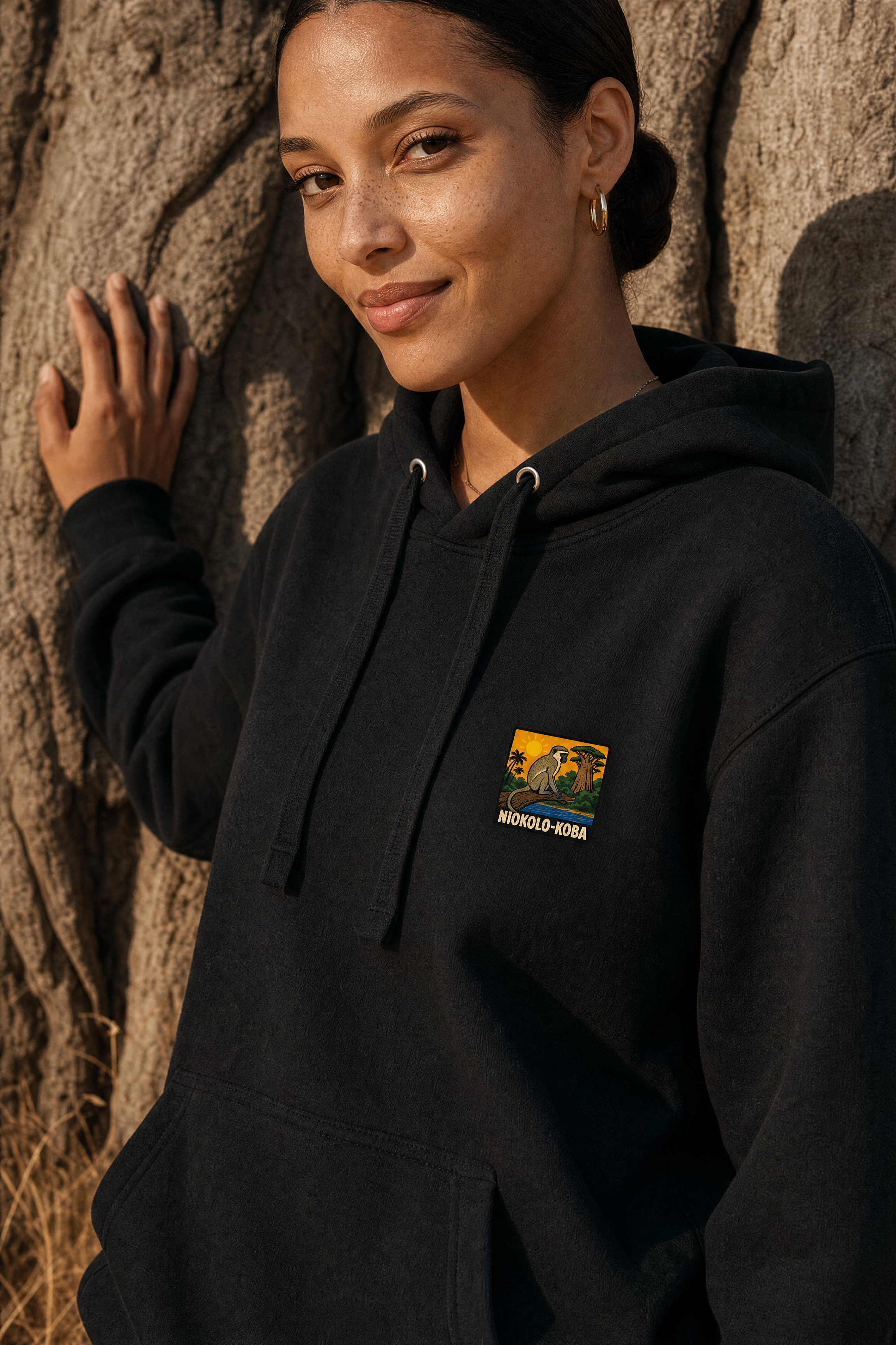 Niokolo-Koba Patch Hoodie — portée, photoshoot, sur place