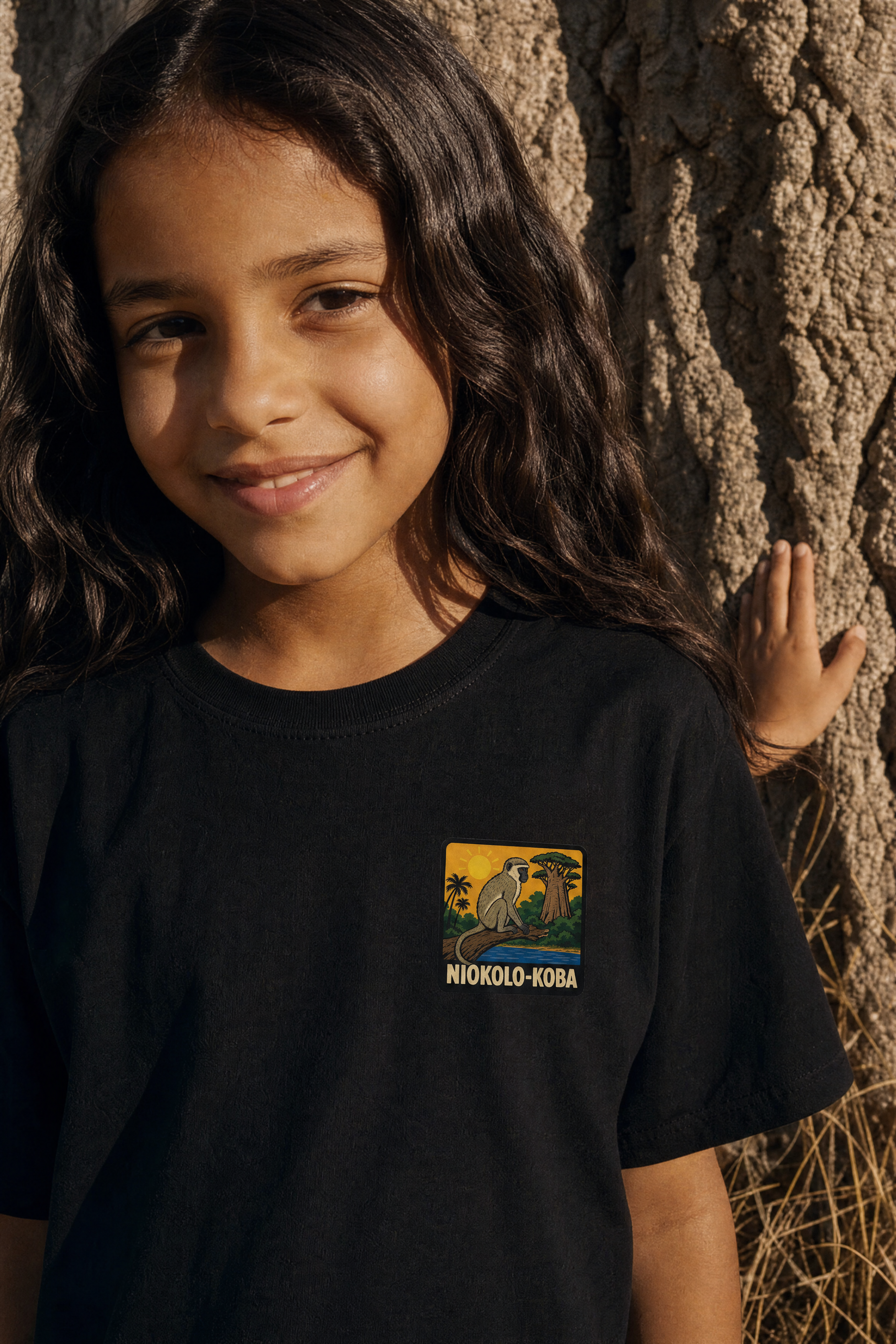 Niokolo-Koba Patch Kids Tee — portée, photoshoot, sur place