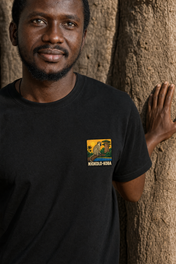 Niokolo-Koba Patch Tee — portée, photoshoot, sur place