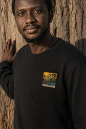 Niokolo-Koba Patch Sweatshirt — portée, photoshoot, sur place