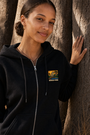 Niokolo-Koba Patch Zip Hoodie — portée, photoshoot, sur place