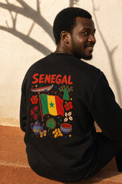 Senegal Back Print Sweatshirt — portée de dos, photoshoot, sur place
