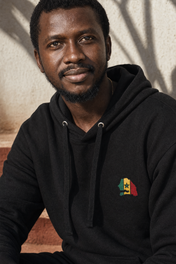 Senegal Map Badge Hoodie — portée, photoshoot, sur place