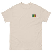 Tee Niokolo, écusson drapeau du Sénégal brodé au cœur, coloris Sable, vu de face